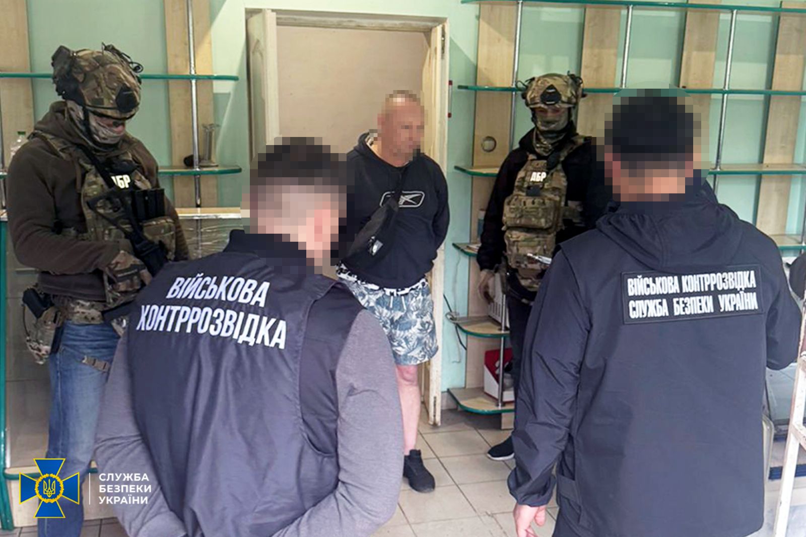 Автомати, гранати та міни на понад 4 млн грн: на Прикарпатті викрили торговців “трофейною” зброєю (ФОТО)