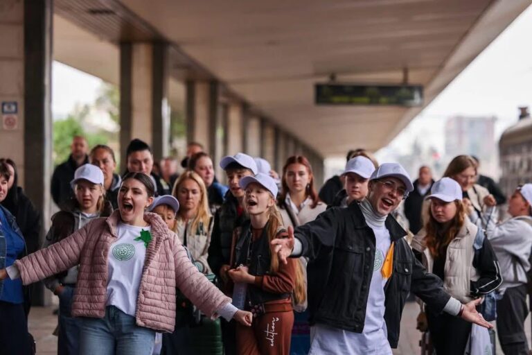 Понад 200 дітей з прифронтових регіонів відпочинуть на Прикарпатті у межах проєкту “Карпатська зміна” (ФОТО)