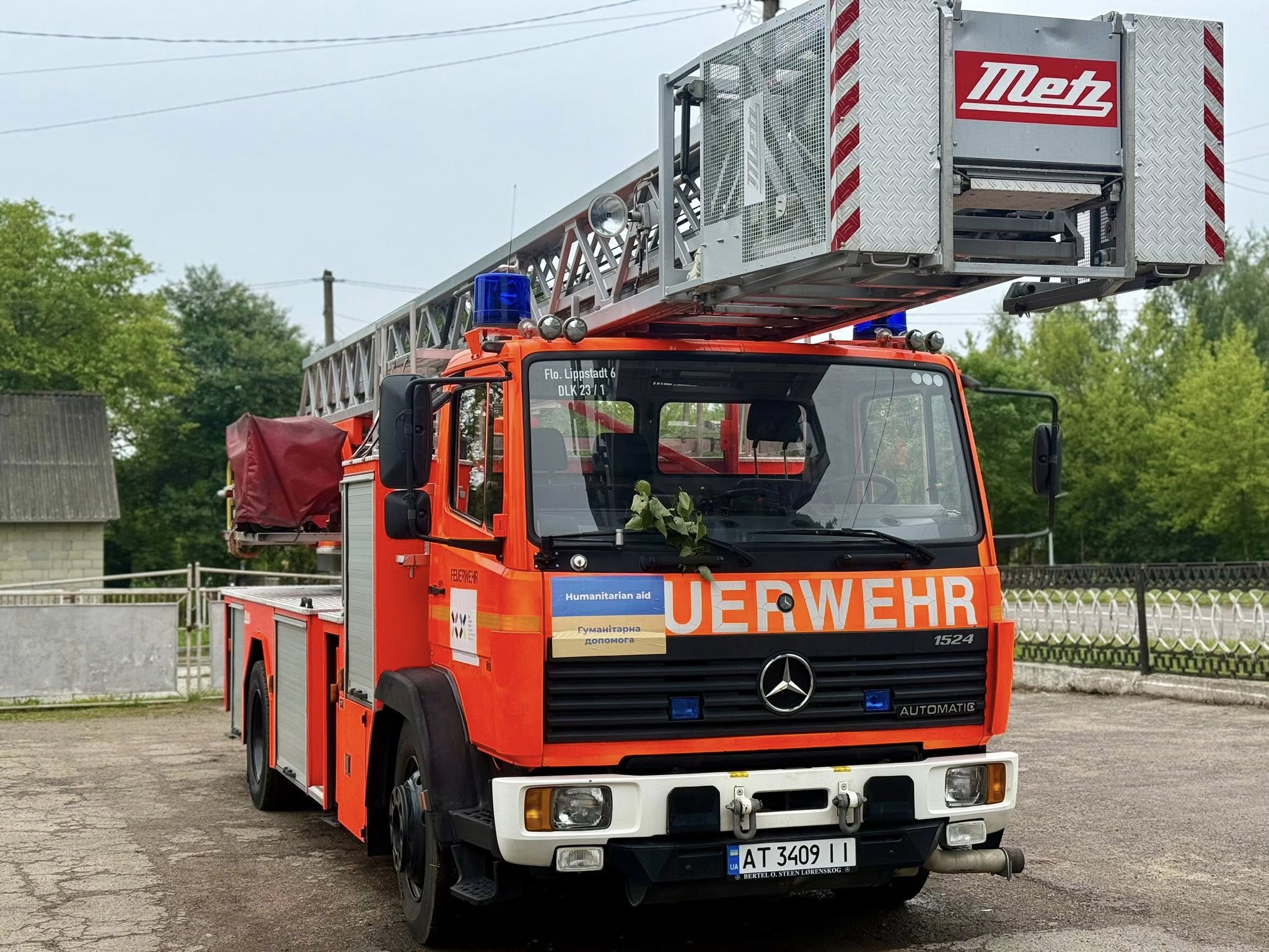 Калуські рятувальники отримали пожежний автомобіль від міста-побратима Ліппштадта