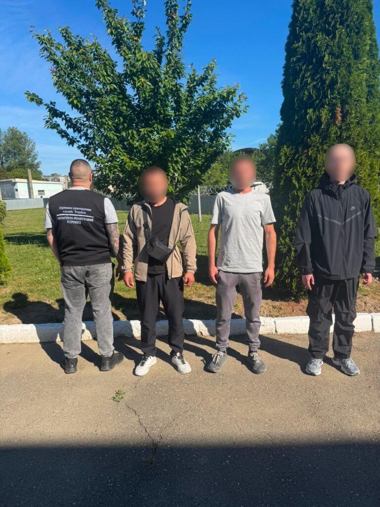 На Рахівщині затримали трьох чоловіків, які намагалися потрапити до Румунії: серед них прикарпатець
