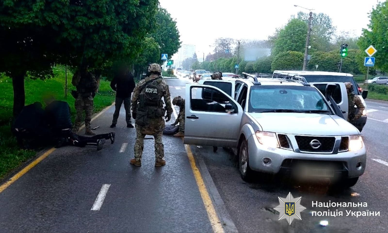 Пограбували підприємця на 8 мільйонів гривень на фейковому блокпості: на Прикарпатті судитимуть організатора банди (ФОТО, ВІДЕО)