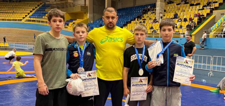 Прикарпатські спортсмени вибороли “золото” та два “срібла” на турнір з вільної боротьби