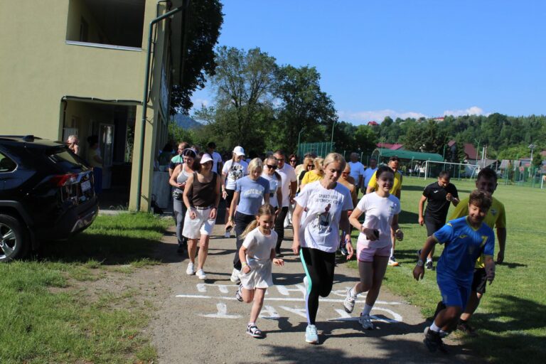 У Делятині до Дня Конституції провели благодійний забіг: для ЗСУ зібрали понад 12 тисяч гривень (ФОТО)