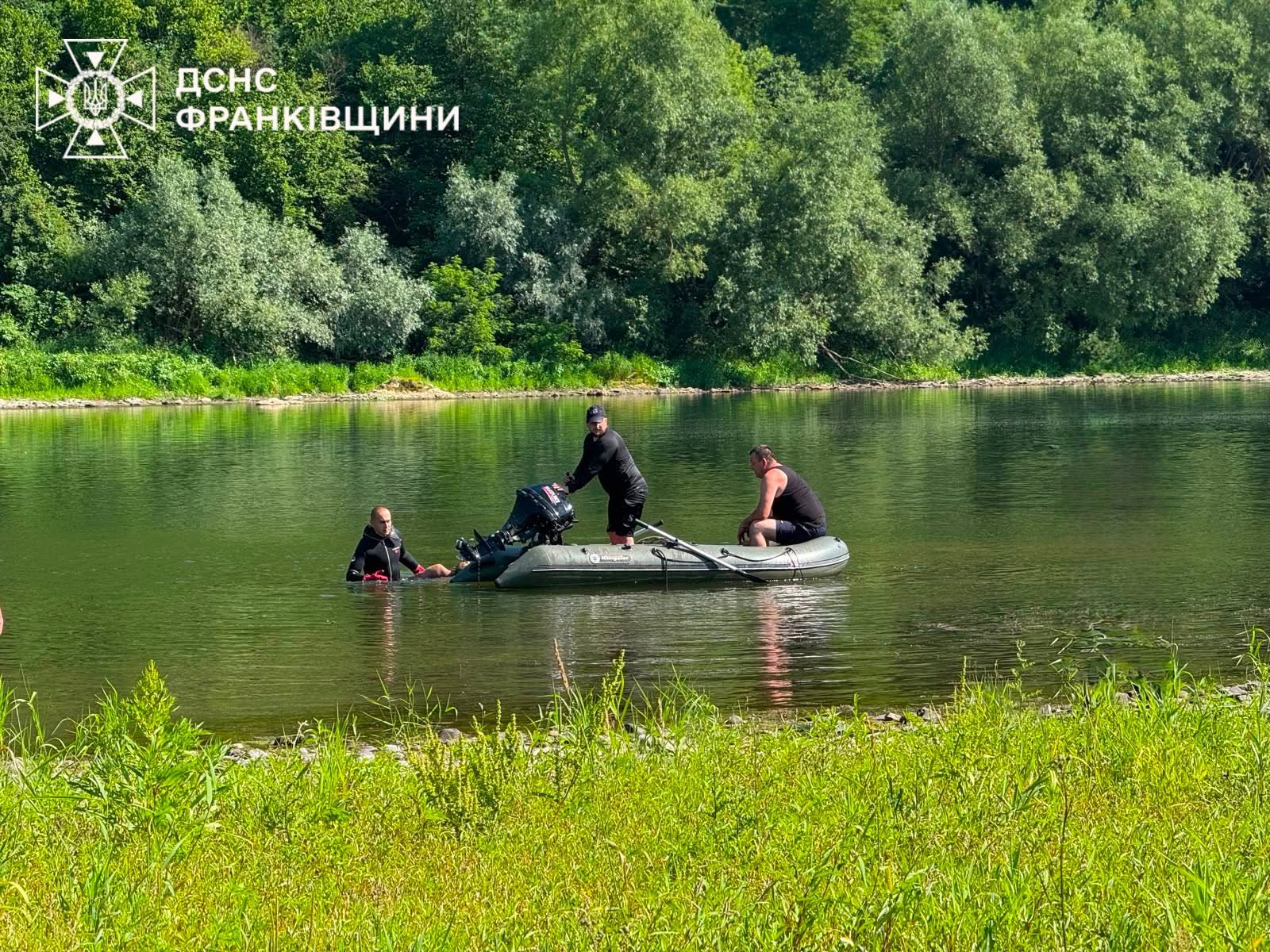 На Коломийщині в Дністрі знайшли тіло 17-річного хлопця, якого шукали два дні (ФОТО)