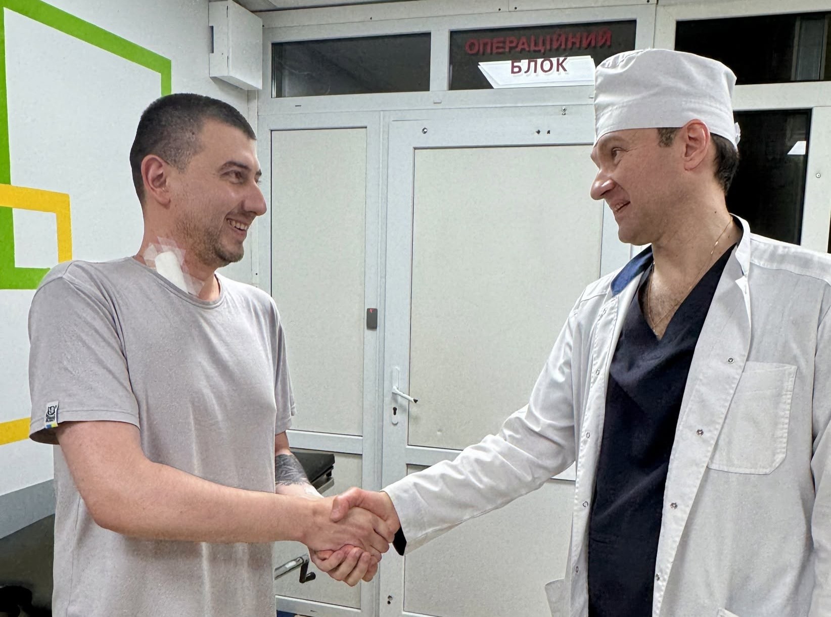 Франківські лікарі видалили уламок біля сонної артерії та відновили кровопостачання руки військовому