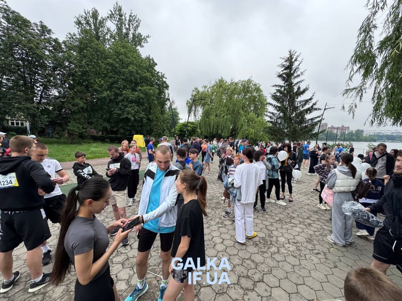 Понад 100 франківців вийшли на благодійний забіг, щоб допомогти 9-річному Данилу Вінтоніву