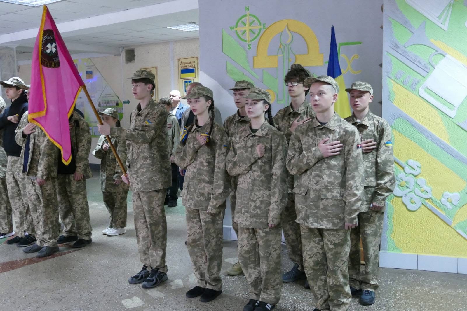 У Калуші школярі середніх класів уперше позмагалися у військово-патріотичній грі «Джура»