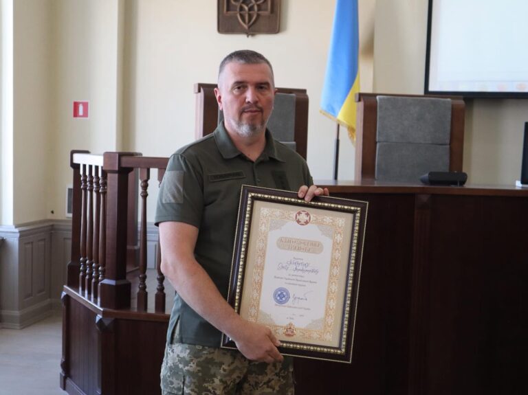 Воїн з Коломиї Олег Токарчук отримав відзнаку від Митрополита Епіфанія
