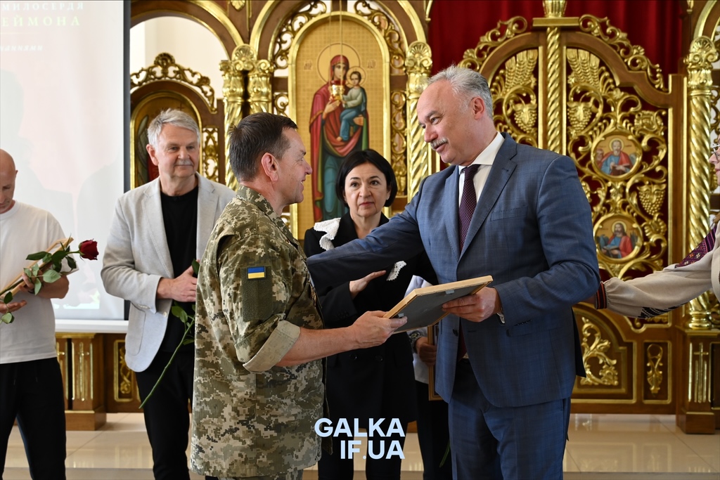Вручення «Медичного Оскара» у Франківську: шестеро медиків та волонтерів отримали Орден Святого Пантелеймона (ФОТО)