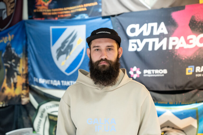 “Я став вільним на війні”: Роман “Добряк” про хуліганство, службу та залізну ногу замість медалі (ФОТО)