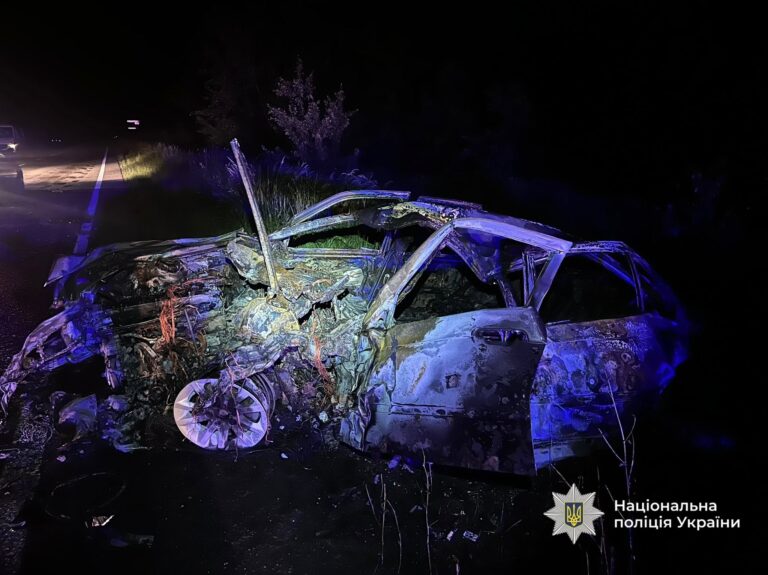 У палаючій BMW загинув водій: деталі потрійної ДТП біля Франківська (ФОТО)