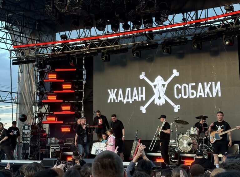 За ініціативи FESTrepublic та blago в Івано-Франківську відбудеться фінальний концерт туру “Жадан і Собаки” на підтримку “Хартії”