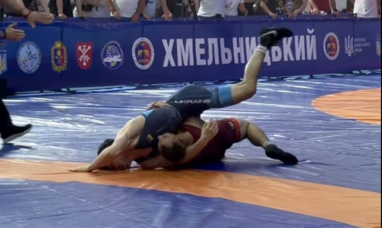 Прикарпатські борці здобули 11 медалей на чемпіонаті України (ВІДЕО)