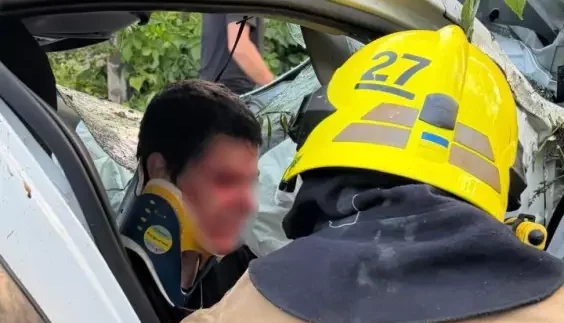 Смертельна ДТП на Косівщині: пасажир загинув, двох людей деблокували з понівеченого авто