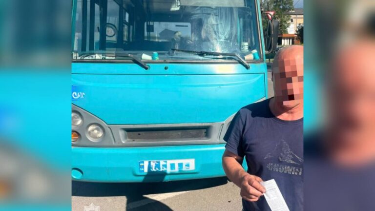 Водія франківської маршрутки оштрафували після появи відео з порушенням (ФОТОФАКТ)