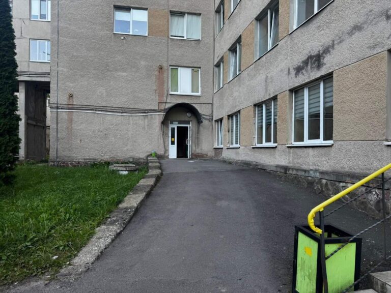 У лікарнях Калуської громади облаштовують безбар’єрні маршрути та відділення