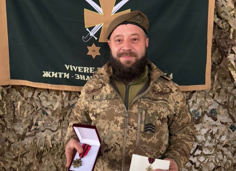 Воїна з Тисмениччини Анатолія Михайлину нагородили «Золотим хрестом»