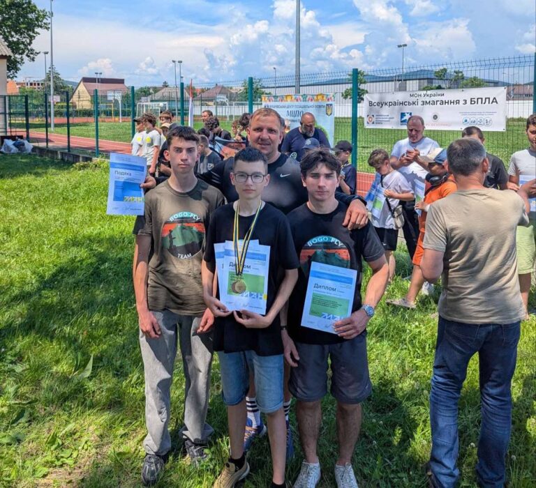 Третє місце та перемога у гонці: юніори з Богородчанщини завоювали медалі на змаганнях з БПЛА (ФОТО)