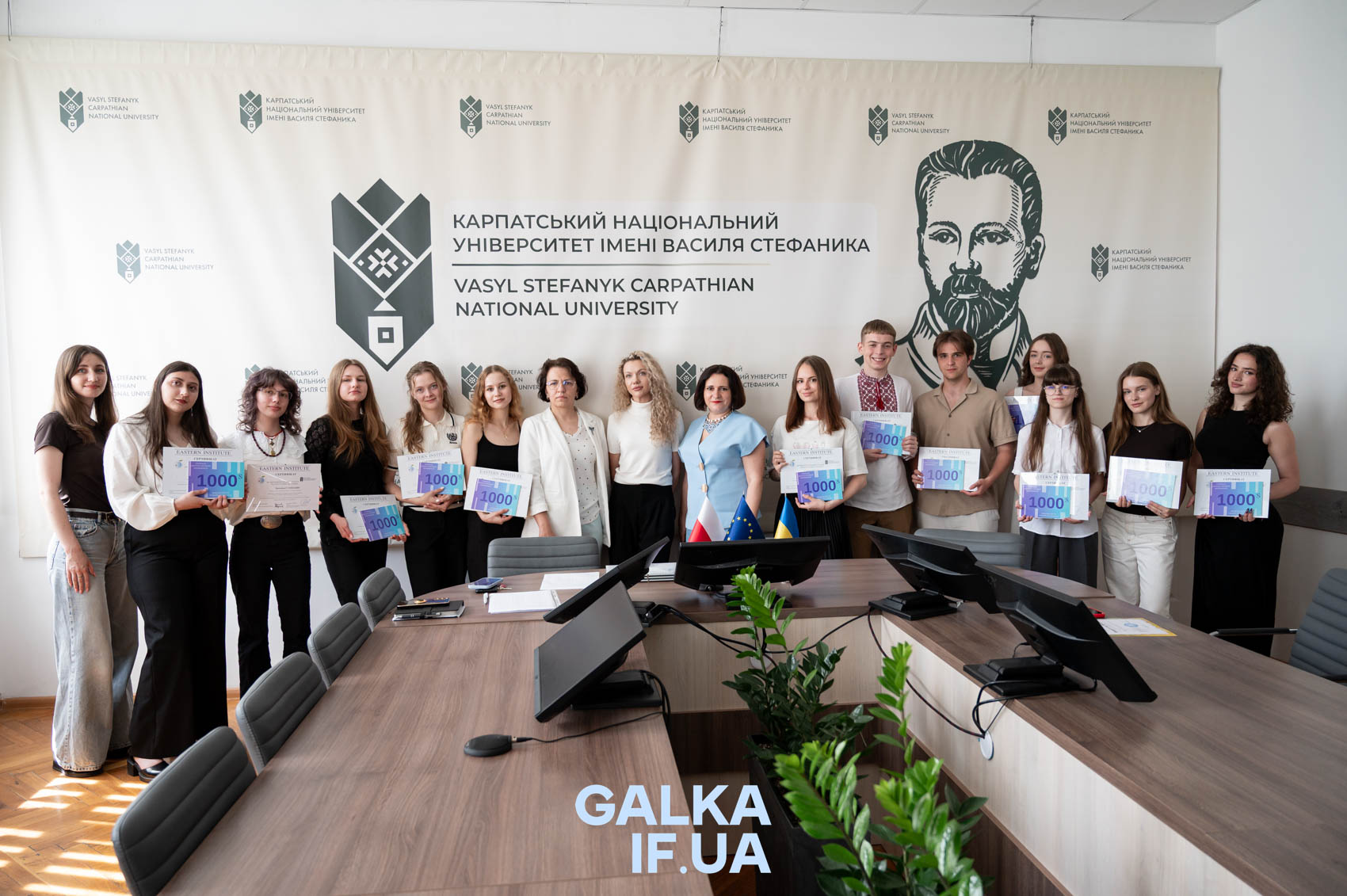 1000 доларів і поїздки до ЄС: 15 студентів КНУВС отримали стипендії від польського фонду (СПИСОК)