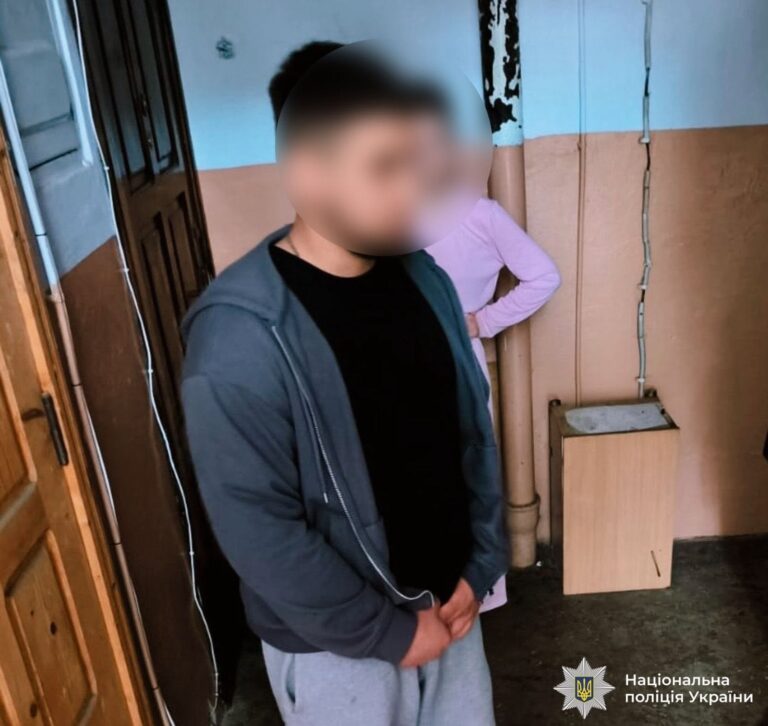 Кратом на майже кілограм: у Коломиї поліцейські викрили чоловіка, якого підозрюють у збуті наркотиків