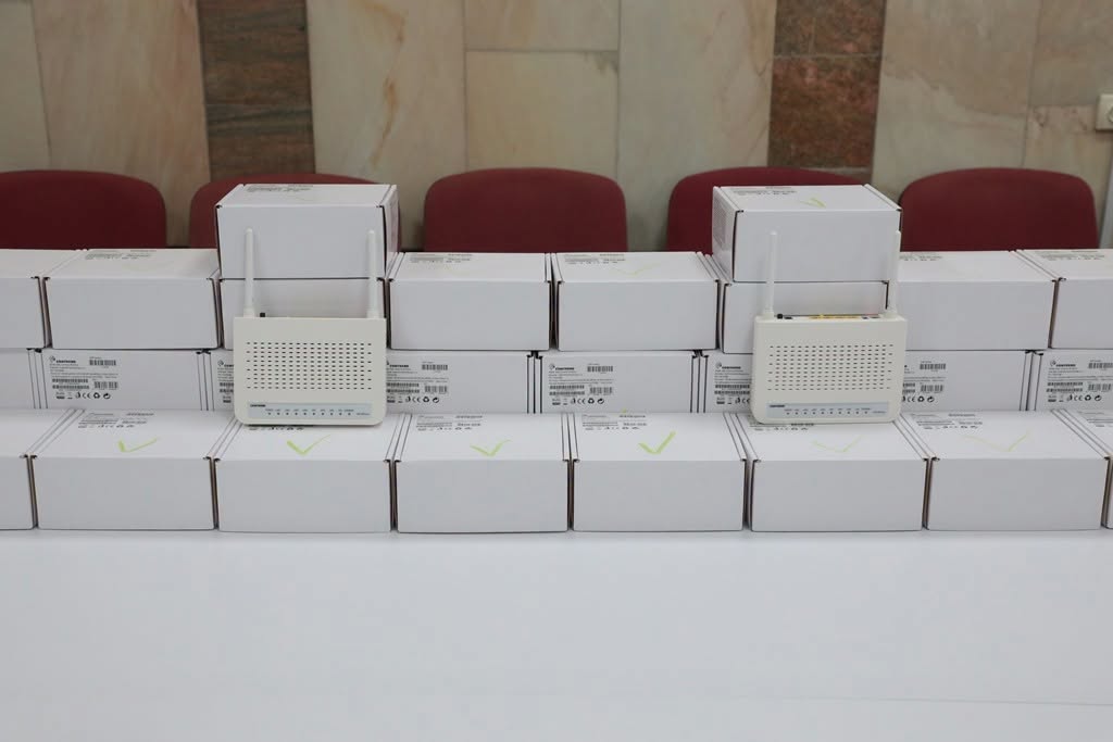 Безкоштовний Wi-Fi: Бурштинська громада отримала міжнародну допомогу – 40 роутерів (ФОТО)