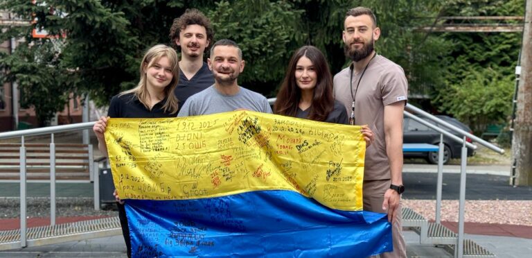 “Найбільша мотивація — повернутися до дружини й доньки”: історія військового Михайла Блащука, який відновлюється у Франківську (ФОТО)