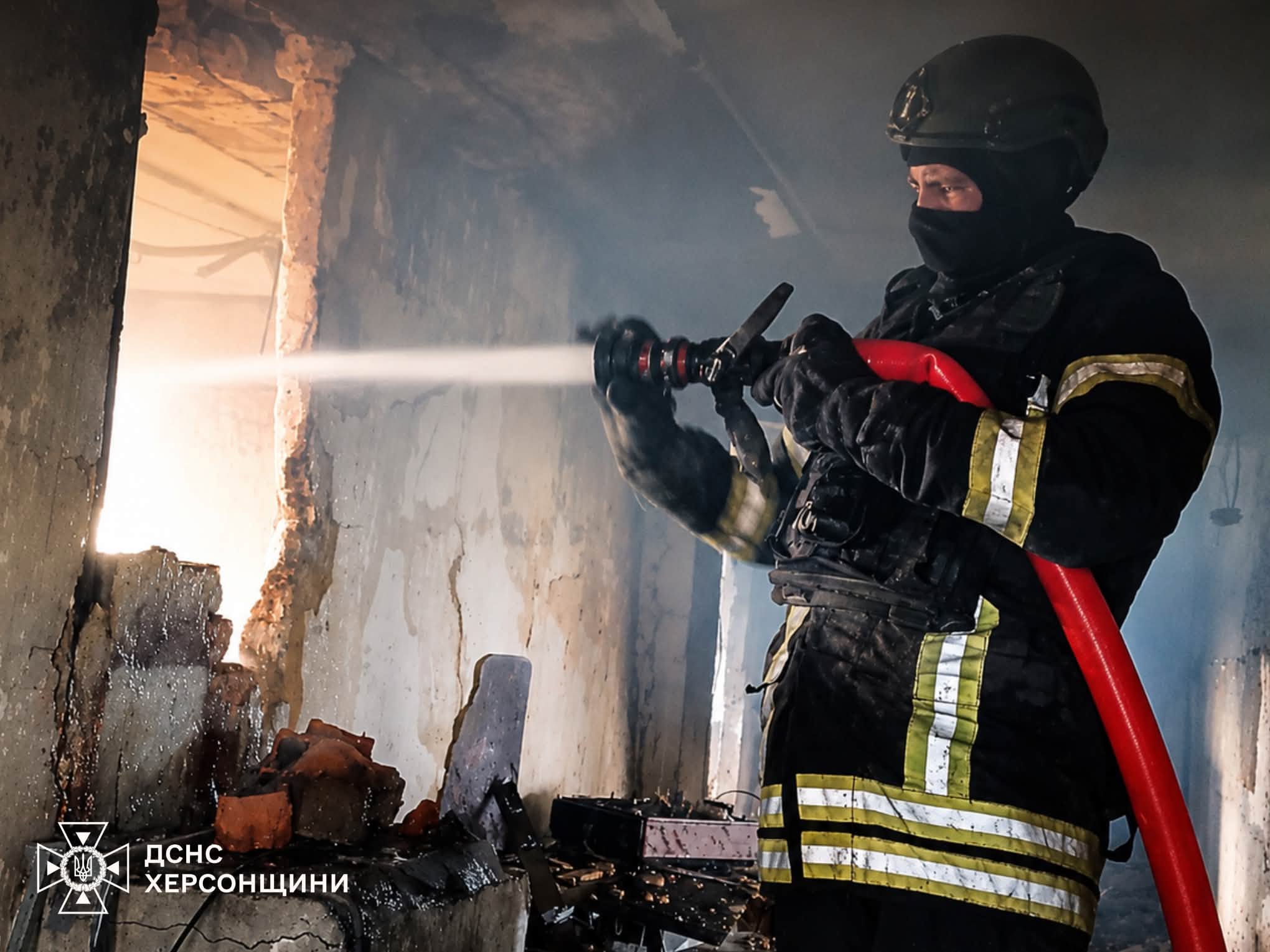 Росіяни атакували Херсон: постраждали семеро людей (ФОТО)