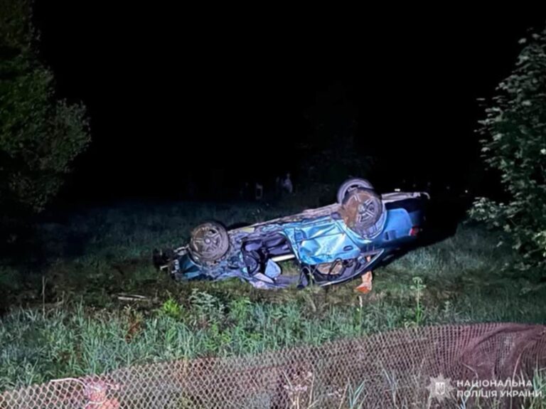 На Верховинщині п’яний водій Audi врізався в електроопору: є загиблий (ФОТО)
