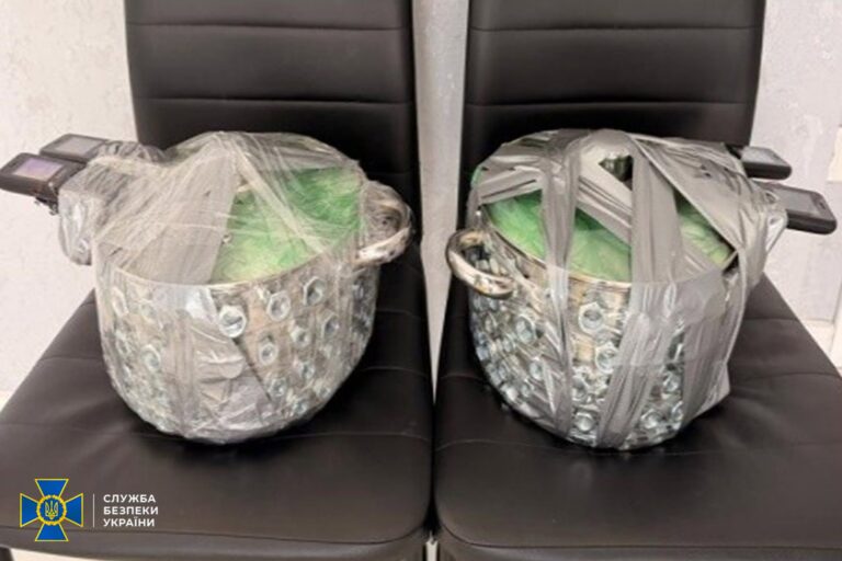 Замаскував вибухівку під кастрюлі: контррозвідка СБУ зірвала теракт російських спецслужб у Франківську (ФОТО)