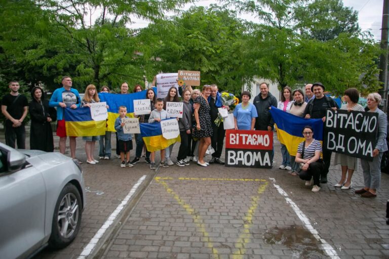 У Франківську зустріли азовця Олексія Макарова, який після понад 4 років полону повернувся додому (ФОТО, ВІДЕО)