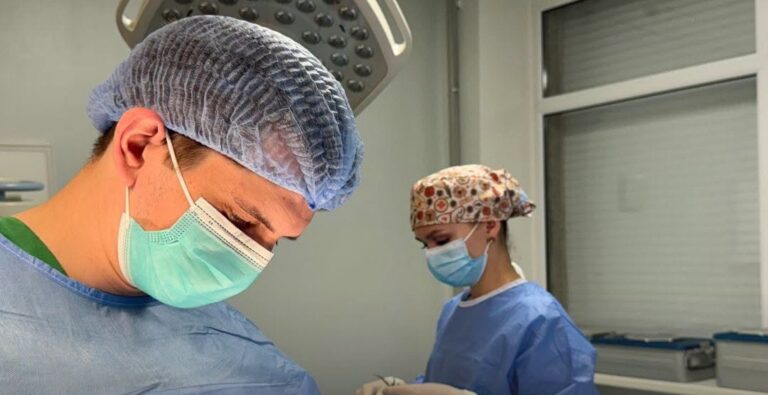 У Франіківській ЦМКЛ успішно прооперували 90-річну жінку зі складним переломом стегнової кістки