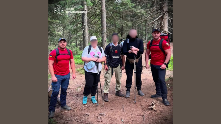 Гірські рятувальники допомогли туристці, якій стало погано під час сходження на Малу Говерлу (ФОТОФАКТ)