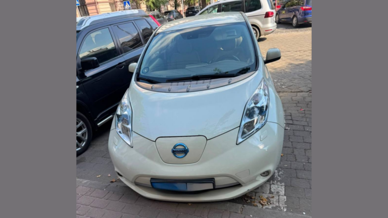 На Галицький зупинили Nissan: водій ймовірно п’яний і без посвідчення (ФОТОФАКТ)
