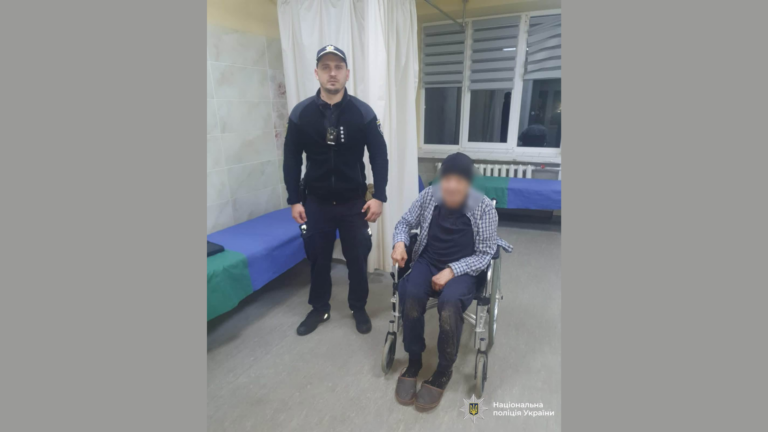 На Калущині 81-річний пацієнт уночі пішов з лікарні: його знайшли в лісі (ФОТО)