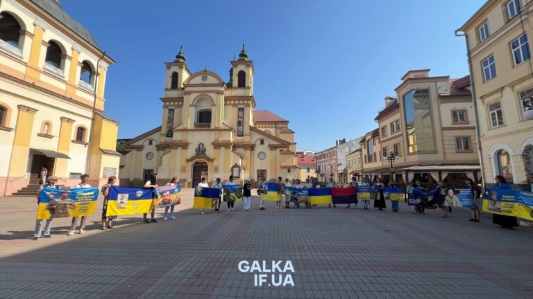 Франківськ зазвучав дзвонами як нагадування про полонених і зниклих воїнів (ФОТО, ВІДЕО)