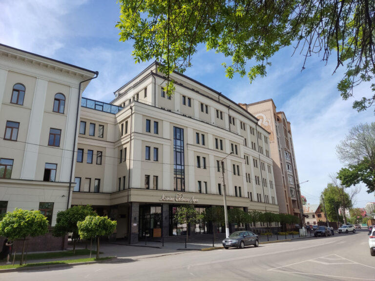 У Клініці святого Луки провели надскладну операцію на стовбурі головного мозку 