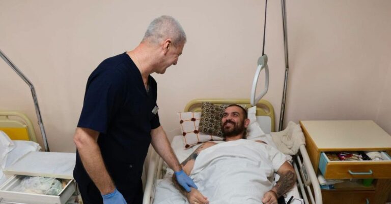 “Розмова – перший крок до відновлення”: як харківʼянин Валентин Чучук допомагає відновлюватися воїнам у Франківську (ФОТО)