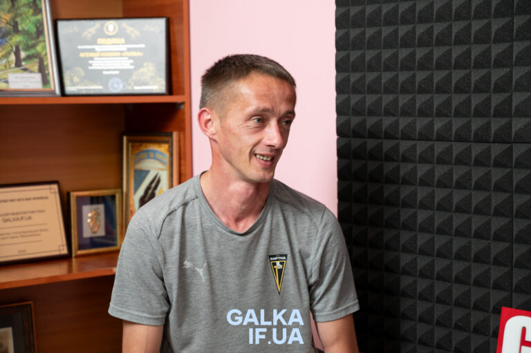 «Футбол на протезі — це зовсім інше»: розмова з ветераном Володимиром Романишиним про «Бартку» та нове життя після поранення (ФОТО)