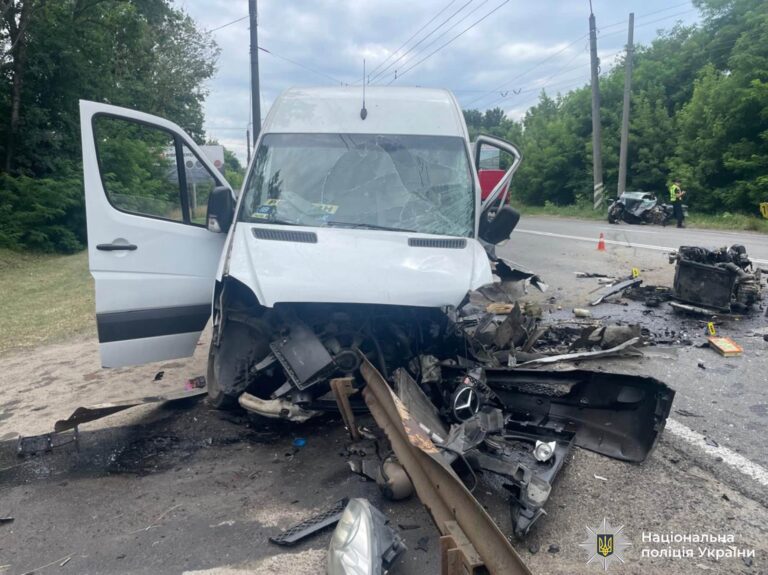 18 травмованих: поліція відкрила справу після ДТП з рейсовим автобусом біля Ямниці