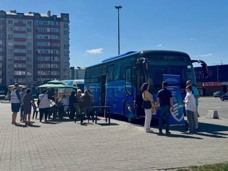 Понад 6000 людей пройшли виїзні медичні огляди на Прикарпатті за пів року