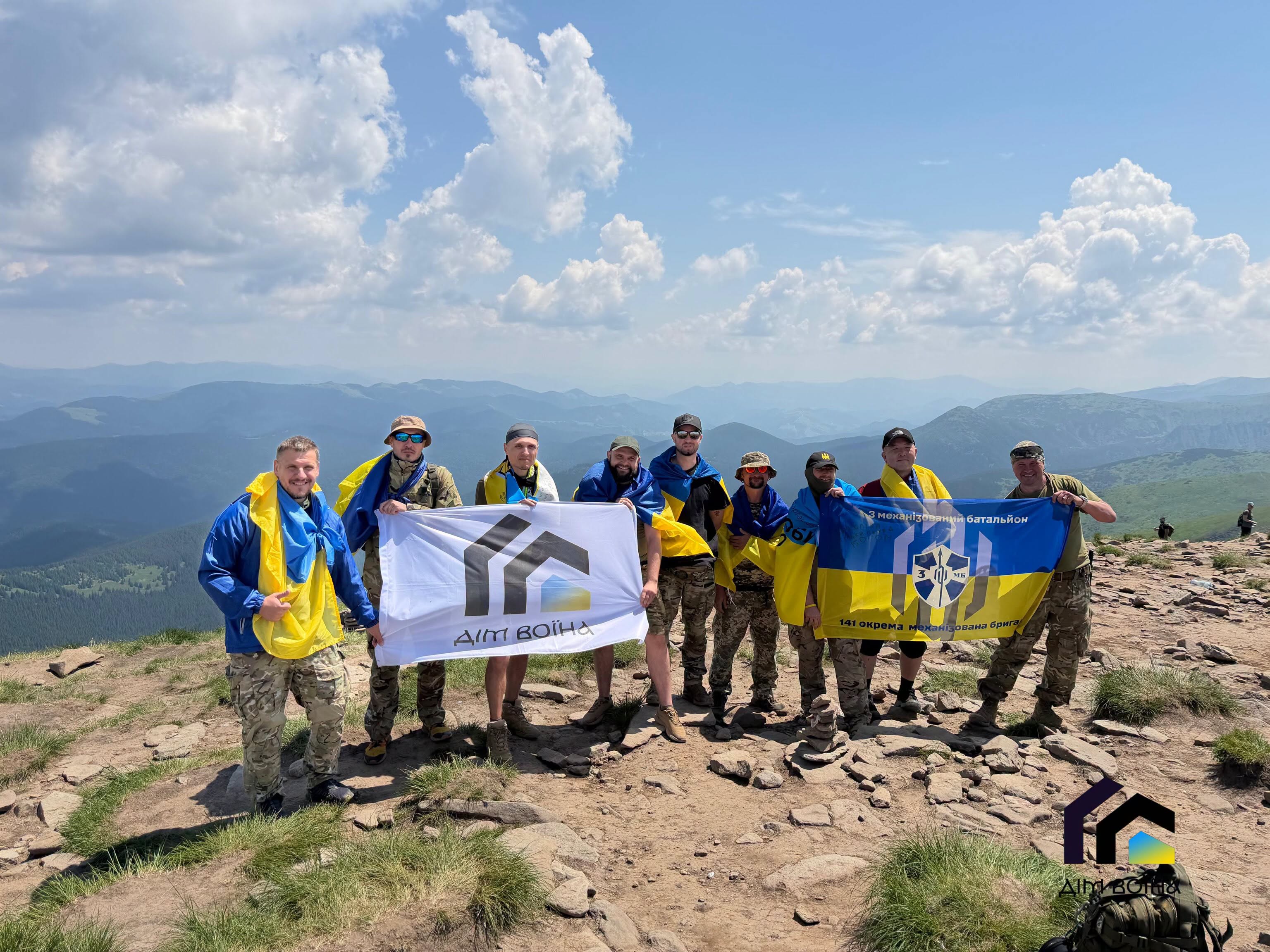 Ветерани та військовослужбовці з Івано-Франківська піднялися на Говерлу (ФОТО)
