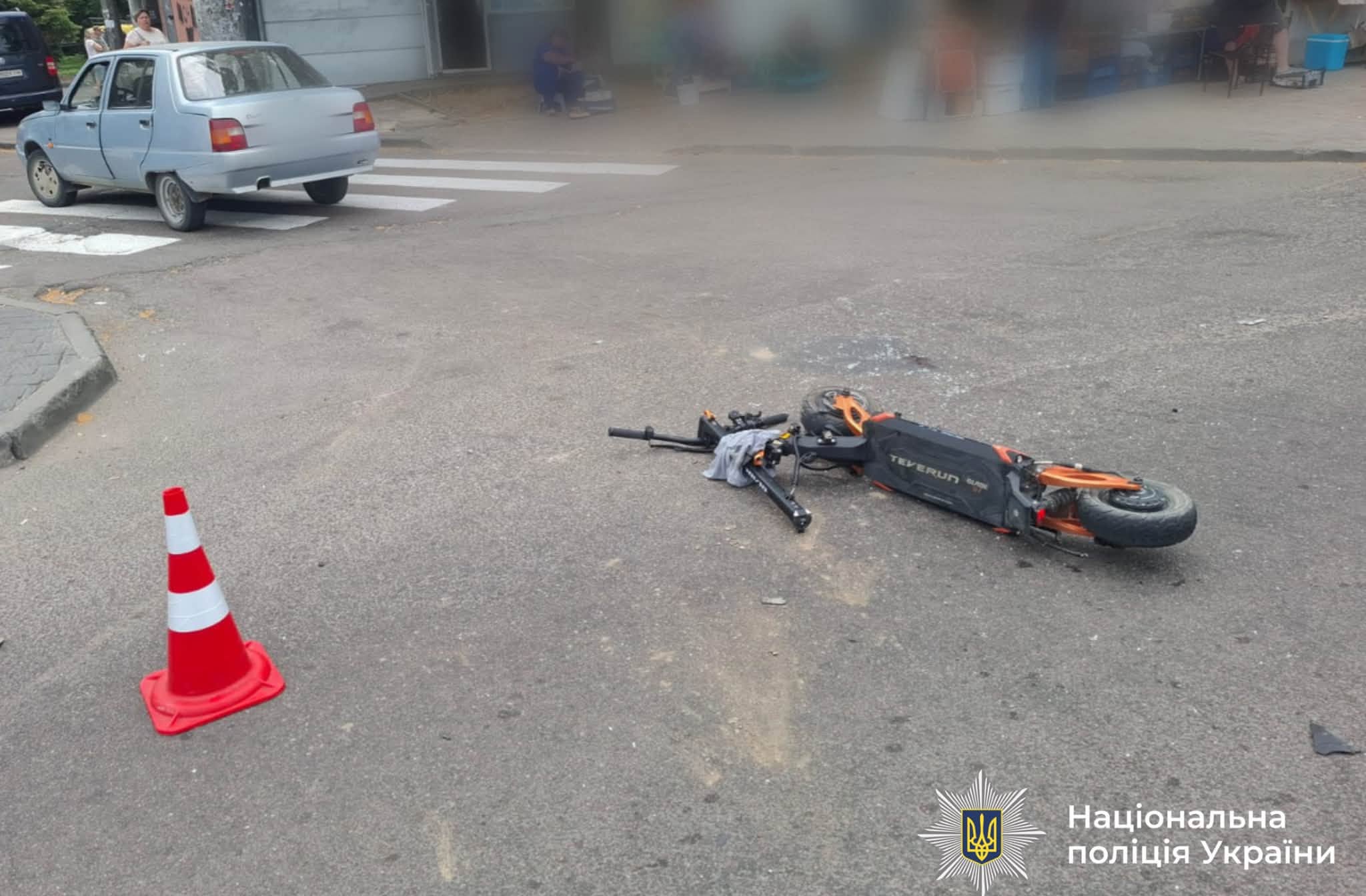 Постраждав 15-річний юнак: деталі ДТП з електросамокатом на Мазепи (ФОТО)