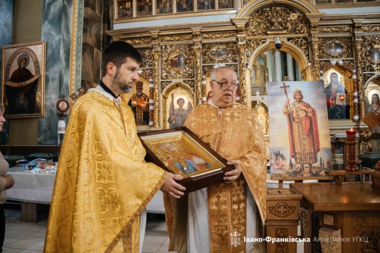 До Франківська привезли ікону з мощами святого Володимира Великого (ВІДЕО)