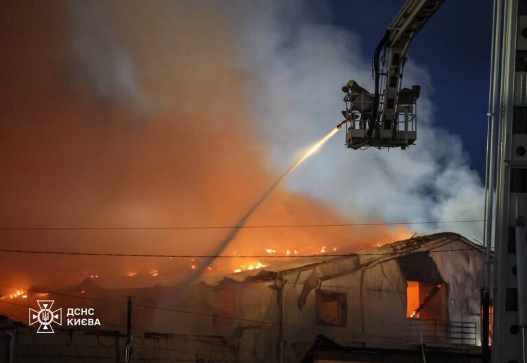 У Києві через нічну атаку рф балістикою загинула жінка, ще двоє людей постраждали (ФОТО)