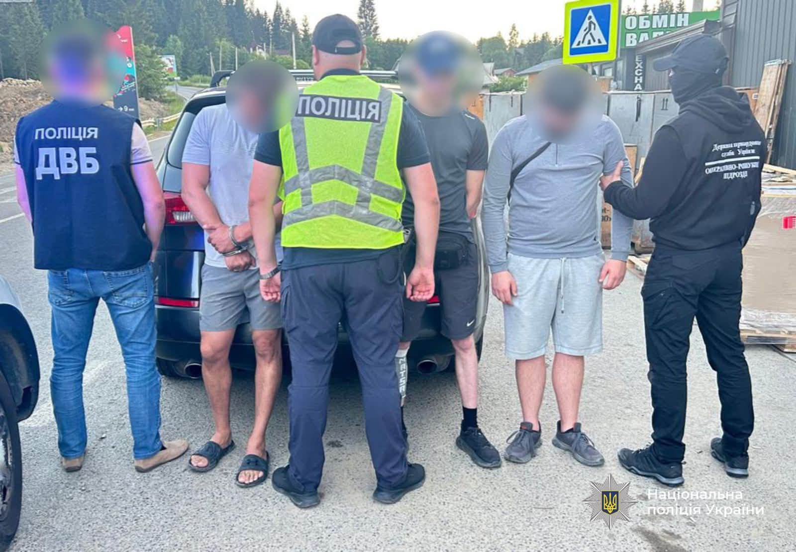 З ночівлею в будинку лісника: на Прикарпатті затримали організатора втечі за кордон через гори
