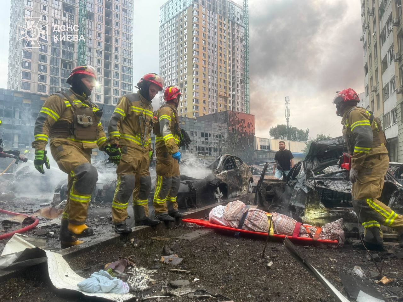 Росія масовано атакувала Київ: загинули 11 людей, ще 46 постраждали (ФОТО)