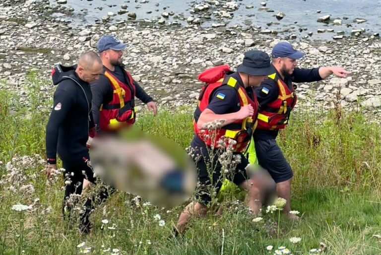 На третю добу пошуків рятувальники виявили тіло чоловіка, який зник у Дністрі