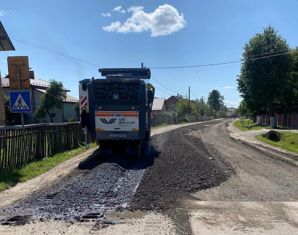 На Прикарпатті розпочали ремонт місцевих доріг: перші роботи стартували біля Івано-Франківська (ФОТО)