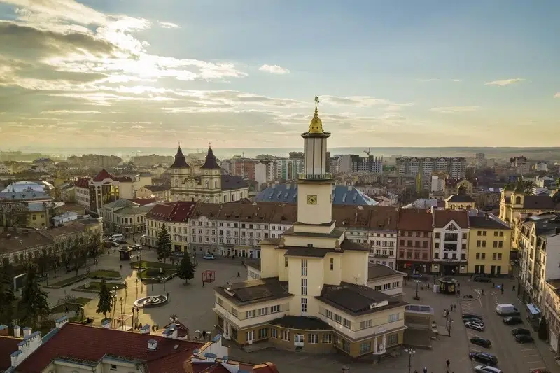Бізнес-ідеї в Івано-Франківську: що вигідно відкрити у 2026 році