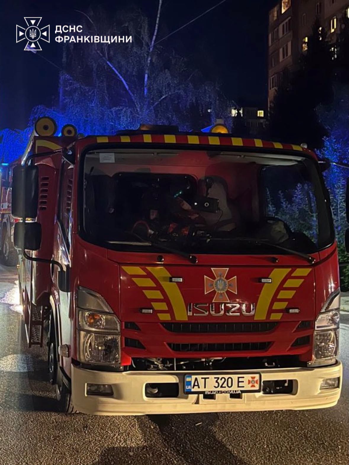 У Франківську спалахнула квартира в багатоповерхівці: рятувальники евакуювали 21 людину (ФОТО)